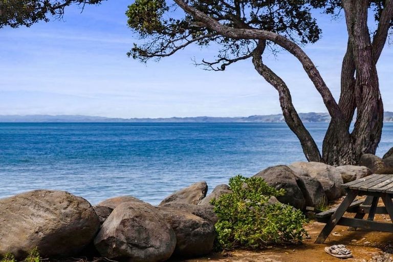 Photo of property in 37 Onaero Beach Road, Onaero, Urenui, 4383