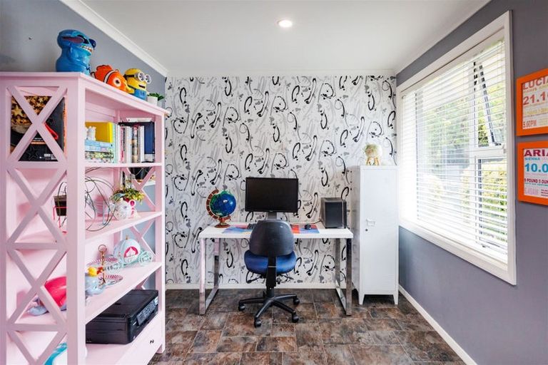 Photo of property in 34 Surrey Crescent, Hokowhitu, Palmerston North, 4410