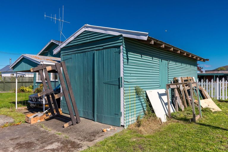 Photo of property in 1 Maude Street, Waimate, 7924