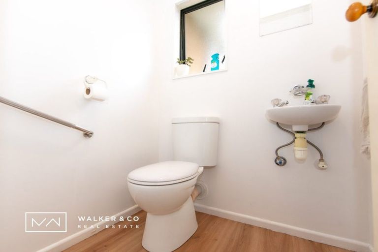 Photo of property in 2 Bathurst Street, Heretaunga, Upper Hutt, 5018