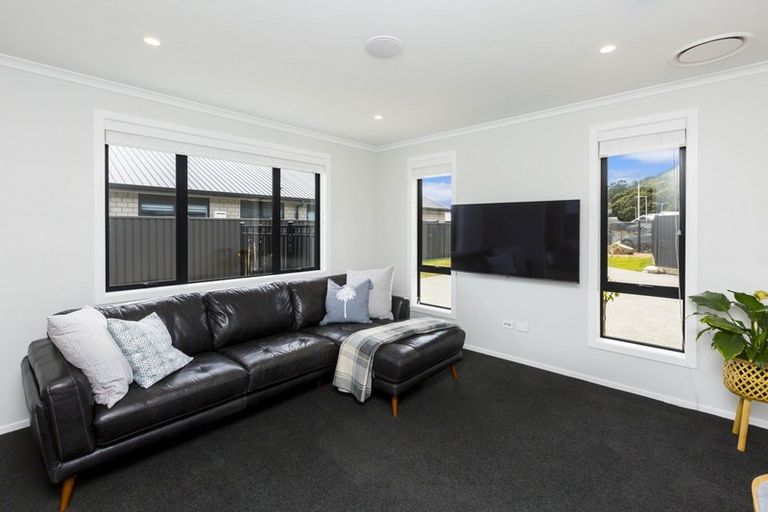 Photo of property in 27 Salisbury Crescent, Wallaceville, Upper Hutt, 5018