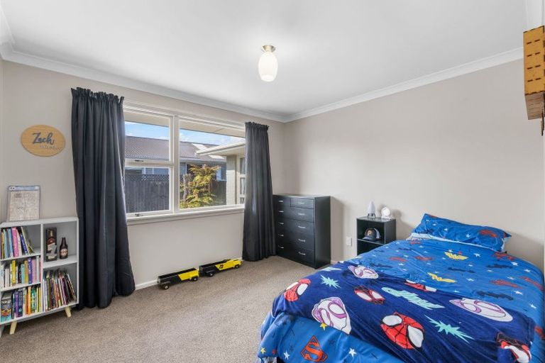 Photo of property in 33 Cullahill Street, Harewood, Christchurch, 8051