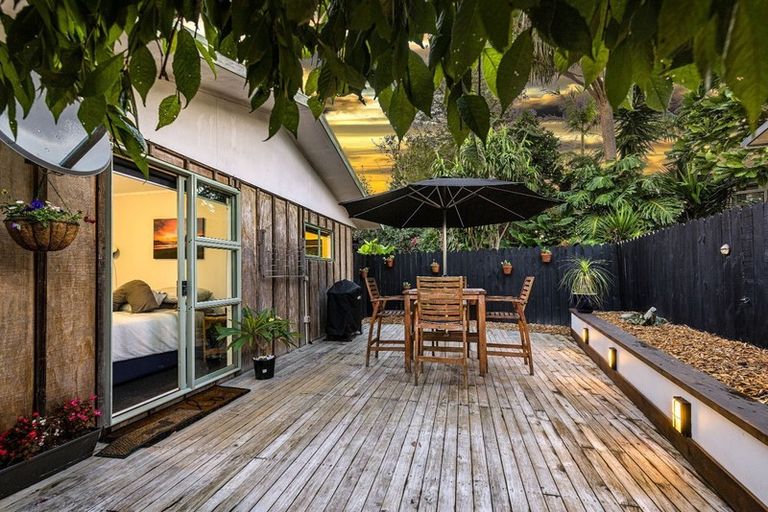 Photo of property in 25a Crompton Road, Massey, Auckland, 0614