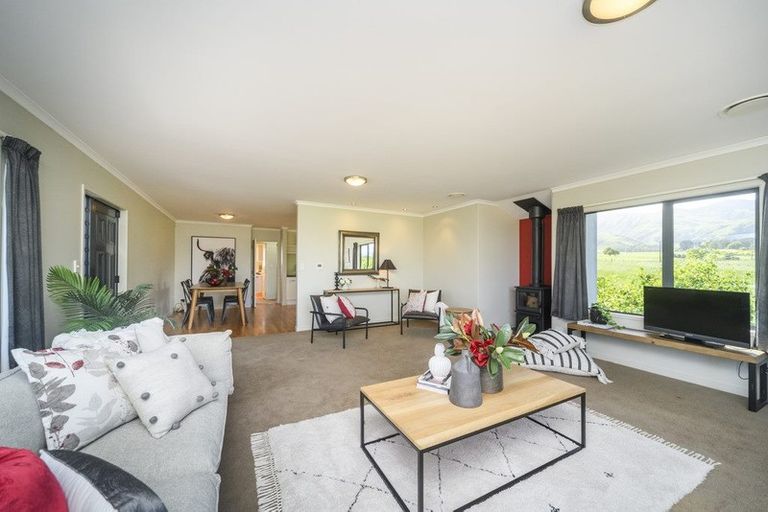 Photo of property in 88 Tokomaru Road East, Tokomaru, Palmerston North, 4474
