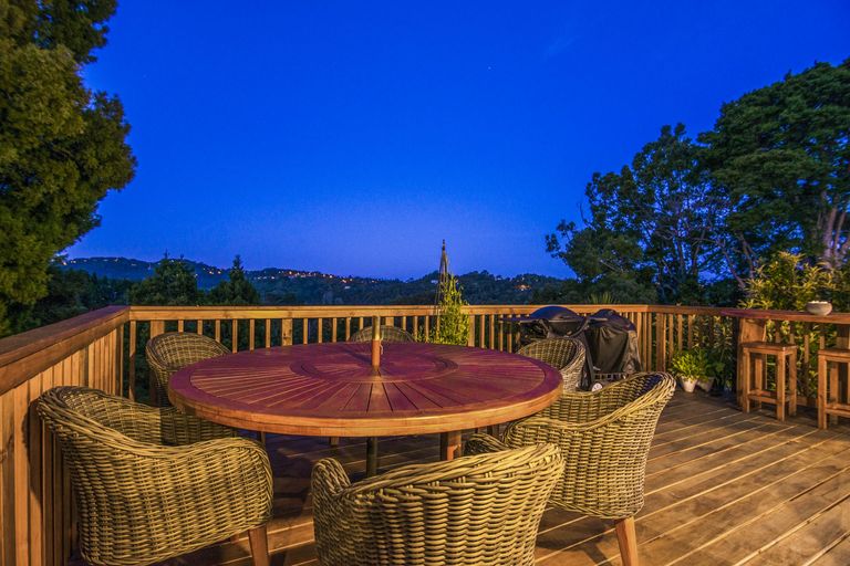 Photo of property in 59 Laingholm Drive, Laingholm, Auckland, 0604