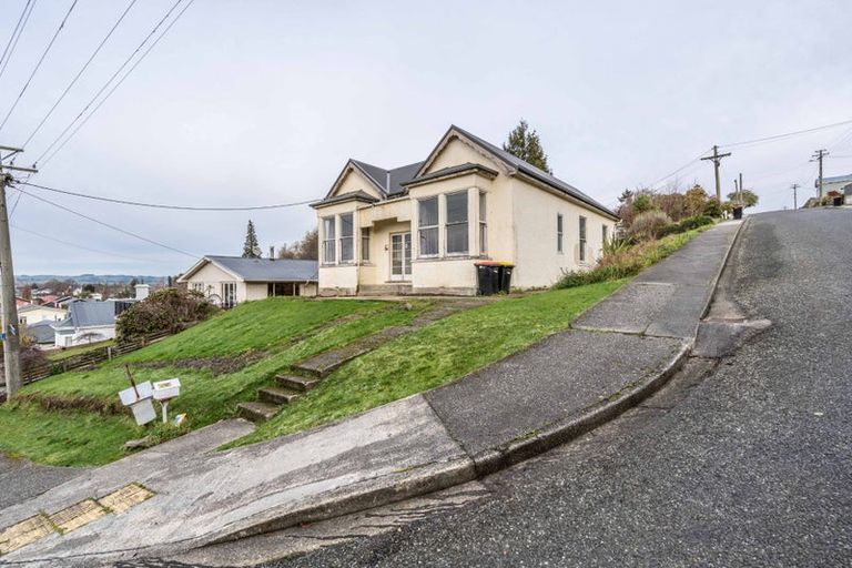 Photo of property in 16a-b Johnston Street, Gore, 9710