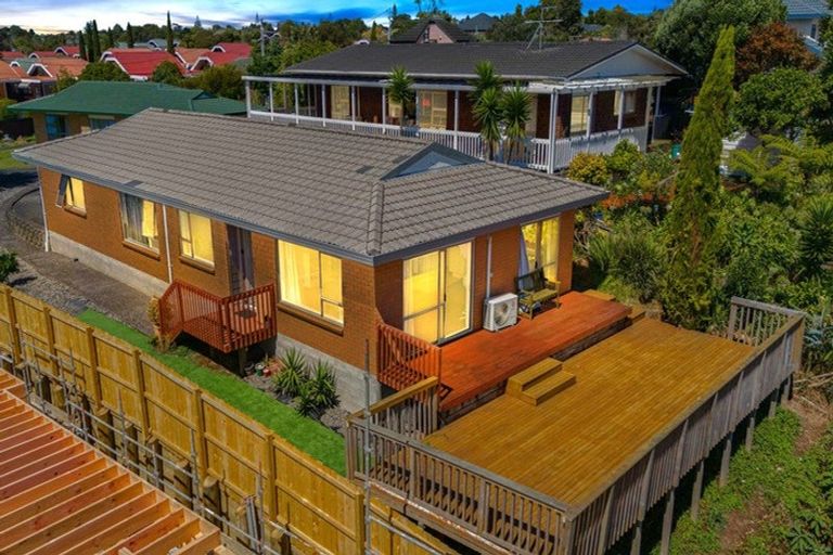 Photo of property in 35e Edmonton Road, Henderson, Auckland, 0612