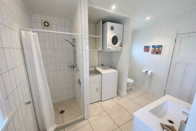Photo of property in 2/21 Cowper Street, Devonport, Auckland, 0624