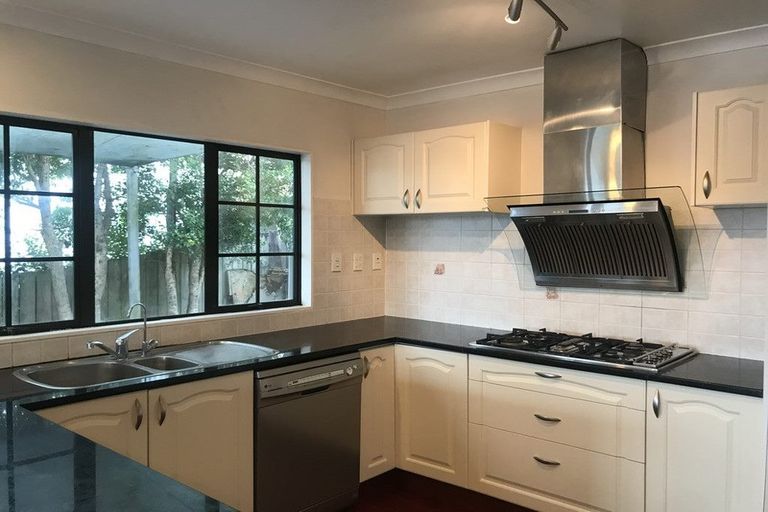 Photo of property in 6 Carrigans Close, Pinehill, Auckland, 0632