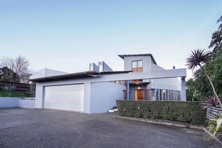 Photo of property in 65 Forrest Hill Road, Milford, Auckland, 0620