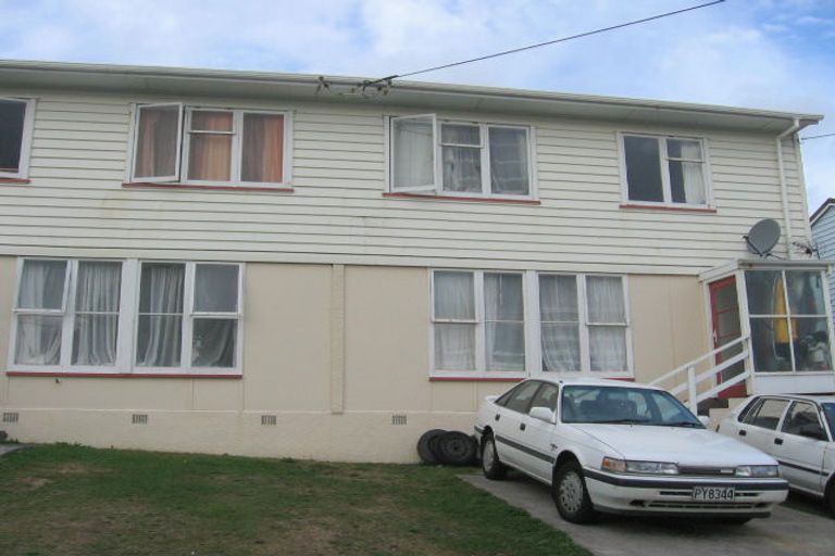 Photo of property in 11 Taiaroa Street, Strathmore Park, Wellington, 6022