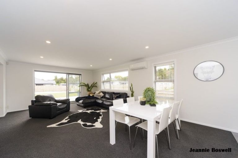Photo of property in 14 Freedom Drive, Kelvin Grove, Palmerston North, 4414