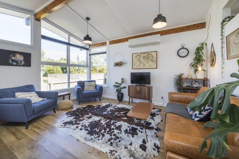 Photo of property in 34 Abraham Crescent, Milson, Palmerston North, 4414