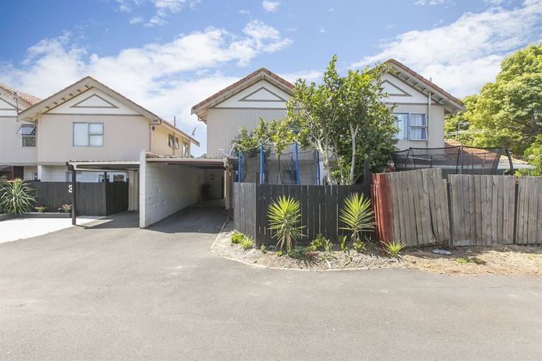 Photo of property in 2/104 Pakuranga Road, Pakuranga, Auckland, 2010