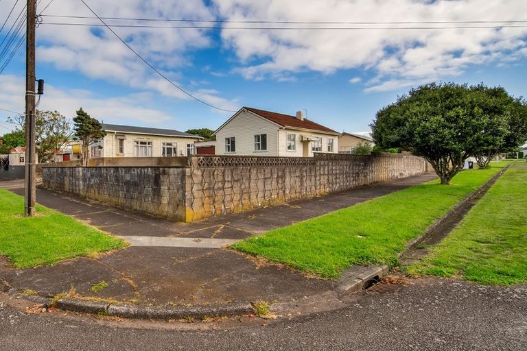 Photo of property in 12 Clive Street, Hawera, 4610