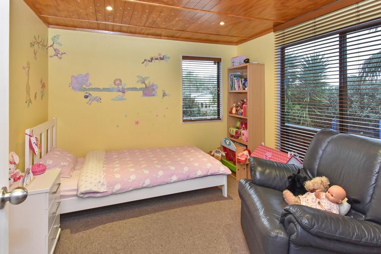 Photo of property in 2/112 Litten Road, Cockle Bay, Auckland, 2014