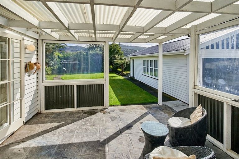 Photo of property in 36 Heretaunga Square, Silverstream, Upper Hutt, 5019
