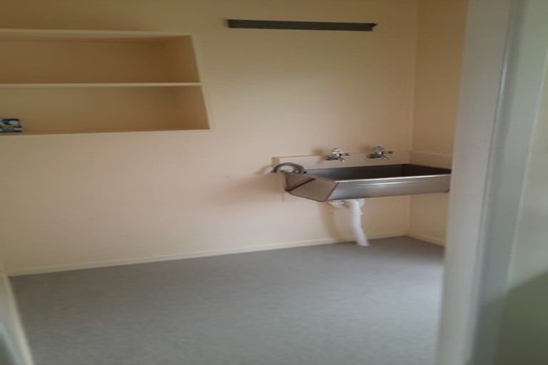 Photo of property in 2/200 Edmonton Road, Te Atatu South, Auckland, 0610