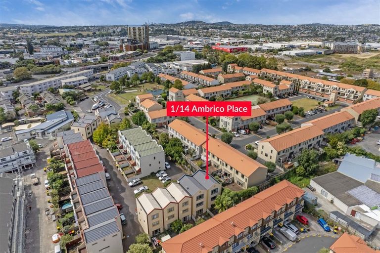 Photo of property in Lakeview Terrace, 1/14 Ambrico Place, New Lynn, Auckland, 0600