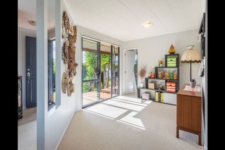 Photo of property in 3 Amberly Rise, Helensville, 0800