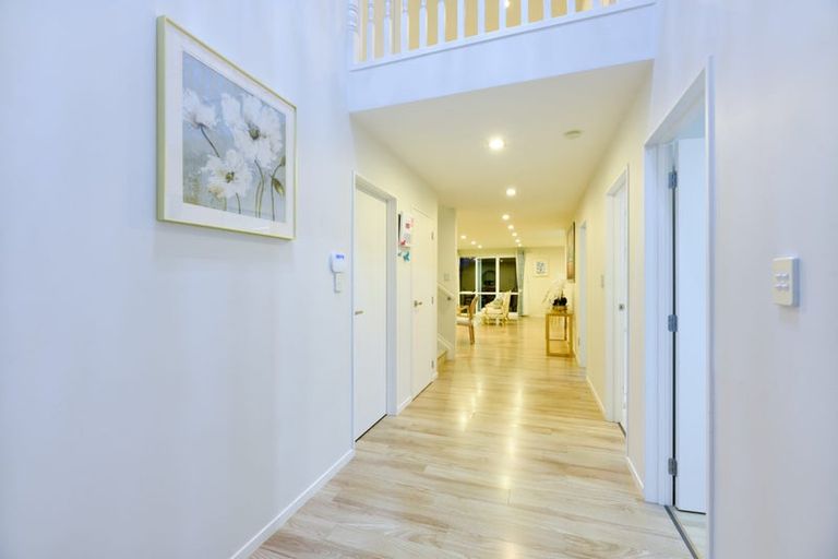 Photo of property in 4 San Casello Rise, Henderson, Auckland, 0612