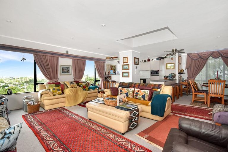 Photo of property in 105 Luckens Road, West Harbour, Auckland, 0618