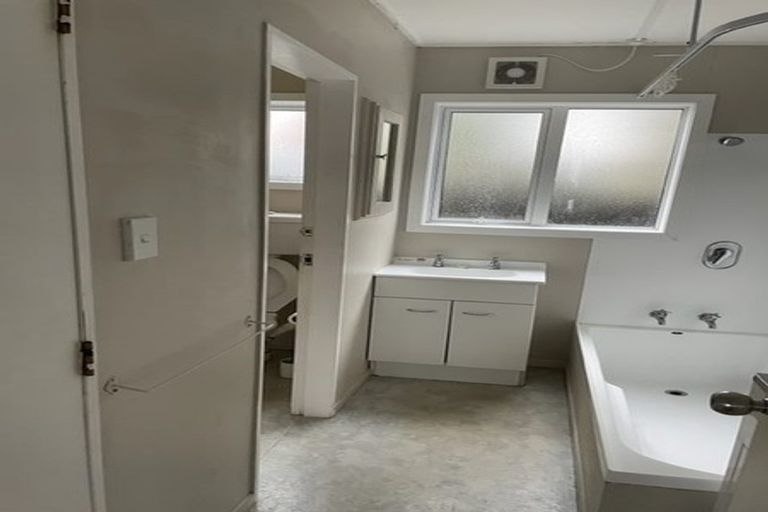 Photo of property in 2/54 Awamutu Grove, Waiwhetu, Lower Hutt, 5010