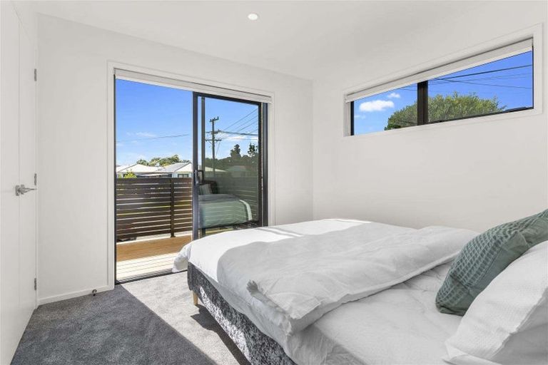 Photo of property in 2/137 View Road, Sunnyvale, Auckland, 0612