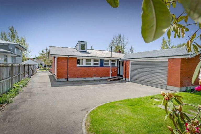 Photo of property in 11 Tuirau Place, Ilam, Christchurch, 8041