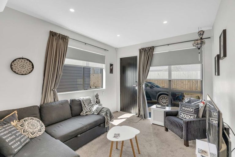 Photo of property in 9/60 Kelman Road, Kelston, Auckland, 0602