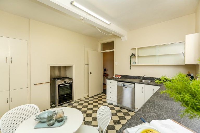 Photo of property in 127 Saint Aubyn Street, New Plymouth, 4310