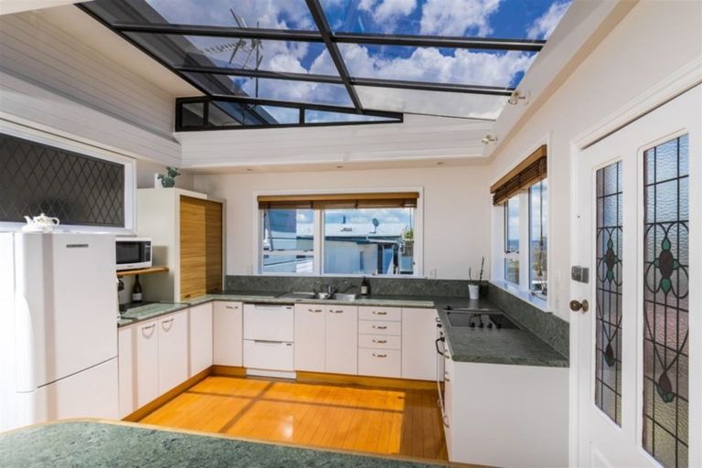 Photo of property in 3 Hillary Heights Avenue, Glendene, Auckland, 0602