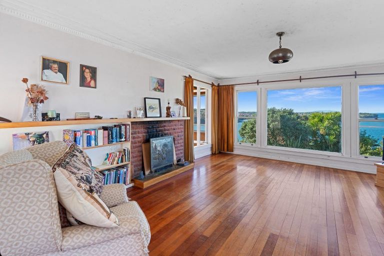 Photo of property in 79 Tiri Road, Tindalls Beach, Whangaparaoa, 0930