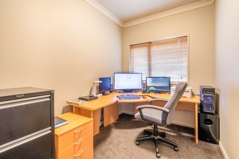 Photo of property in 16 Grant Road, Otatara, Invercargill, 9879