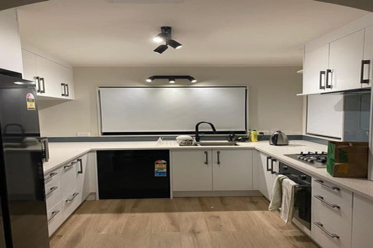 Photo of property in 2/120 Sunnyside Road, Sunnyvale, Auckland, 0612