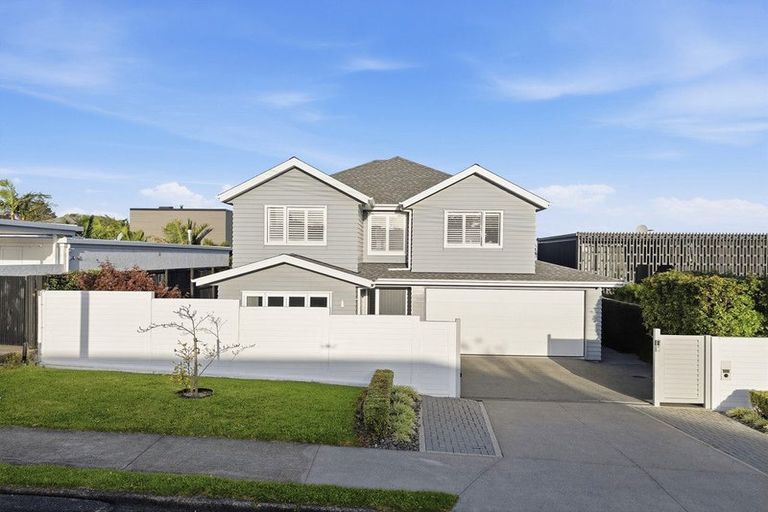Photo of property in 17a Lake Pupuke Drive, Takapuna, Auckland, 0622