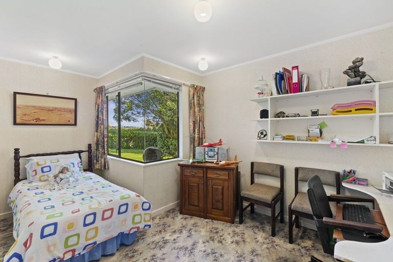 Photo of property in 41 Mountain Road, Sentry Hill, New Plymouth, 4373