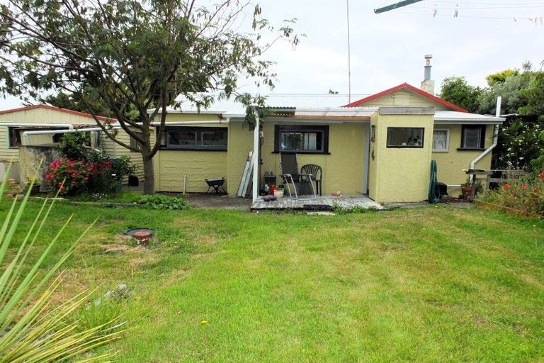 Photo of property in 13 Beach Street, Tangimoana, 4822