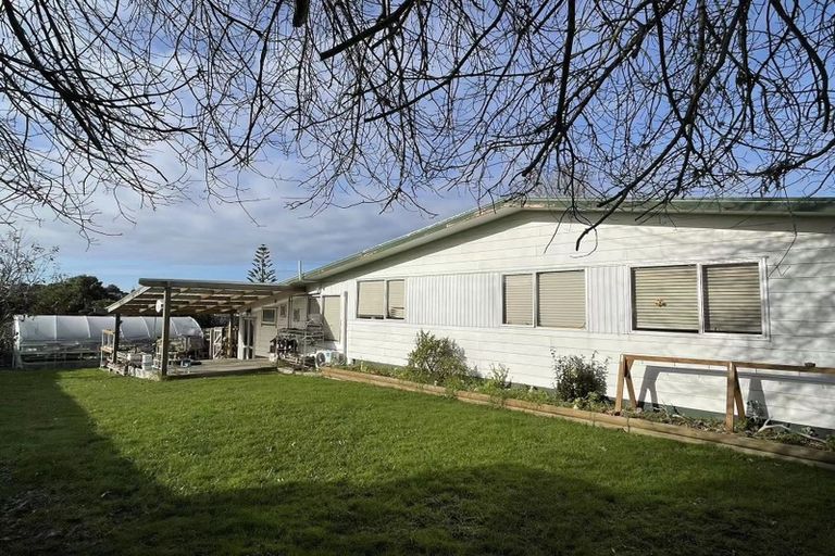 Photo of property in 108 Kemp Road, Massey, Auckland, 0614