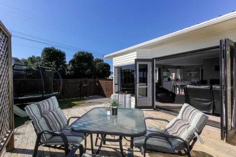 Photo of property in 15 York Crescent, Westown, New Plymouth, 4310