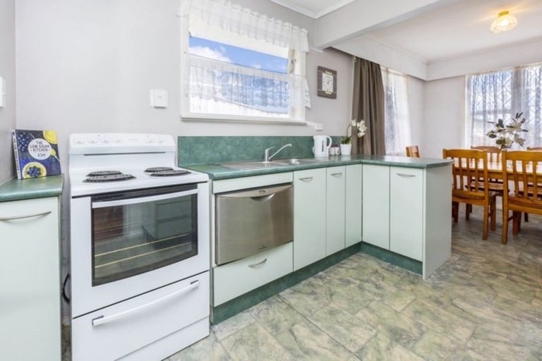 Photo of property in 42 Kashmir Avenue, Clouston Park, Upper Hutt, 5018