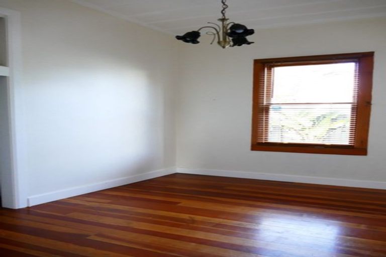 Photo of property in 44 Lynwood Road, New Lynn, Auckland, 0600