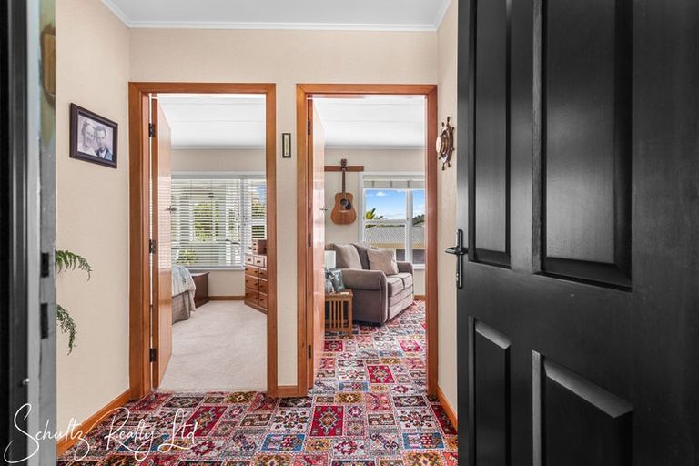 Photo of property in 25 Whaka Street, Maungaturoto, 0520