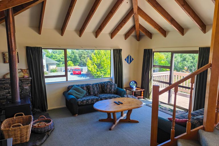 Photo of property in 1 Burnett Place, Lake Tekapo, 7999