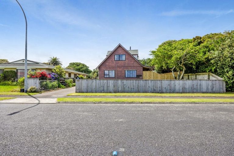 Photo of property in 4 Ponderosa Place, Opunake, 4616