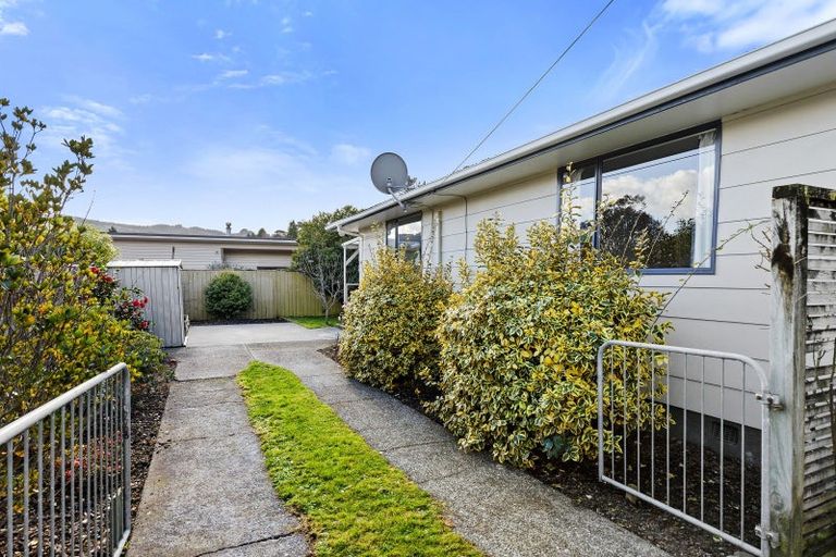Photo of property in 2/7 Norana Road, Maoribank, Upper Hutt, 5018