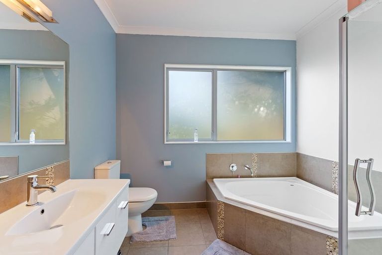 Photo of property in 11 Pharazyn Avenue, Waikanae Beach, Waikanae, 5036