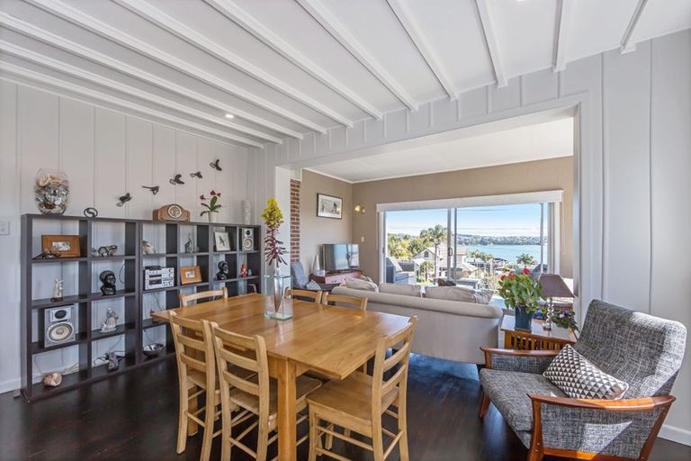 Photo of property in 21 Tindalls Bay Road, Tindalls Beach, Whangaparaoa, 0930