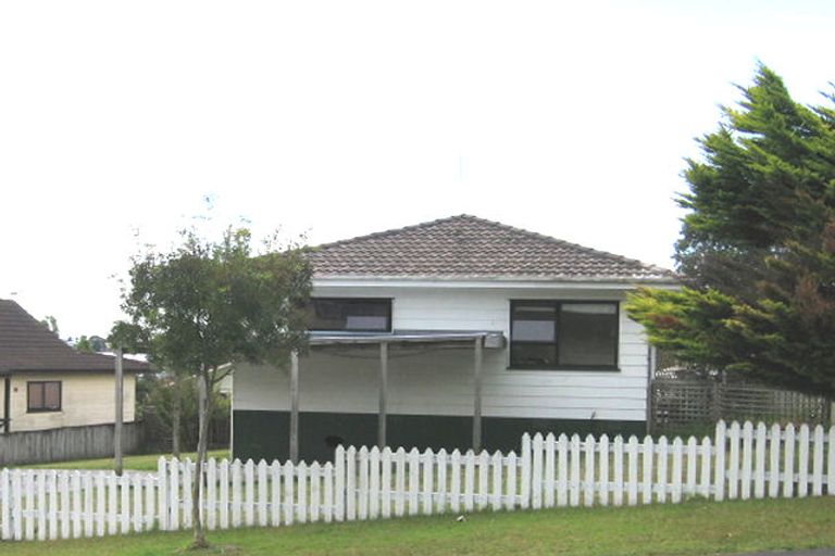 Photo of property in 31 Holmes Drive South, West Harbour, Auckland, 0618