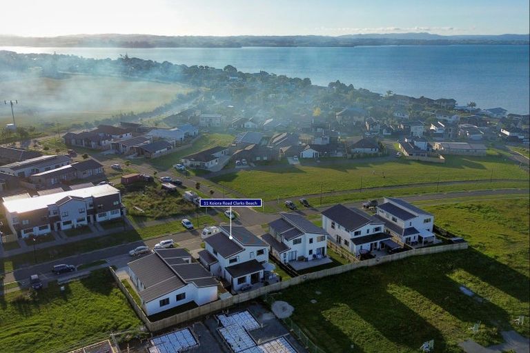Photo of property in 11 Koiora Road, Clarks Beach, 2122